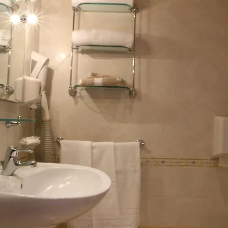 Hotel Centrale מלון